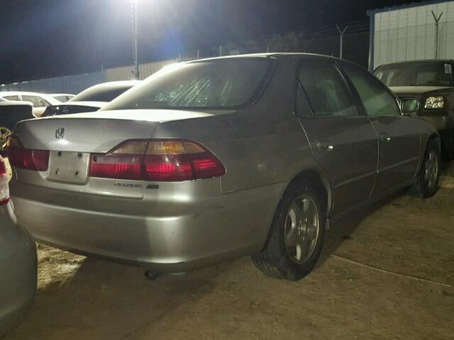 1HGCG1655WA074519 - 1998 HONDA ACCORD SILVER photo 4