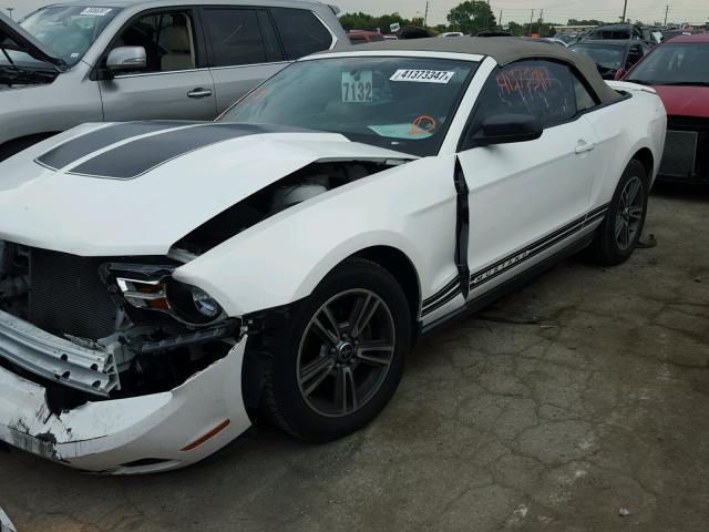 1ZVBP8ENXA5127671 - 2010 FORD MUSTANG WHITE photo 2