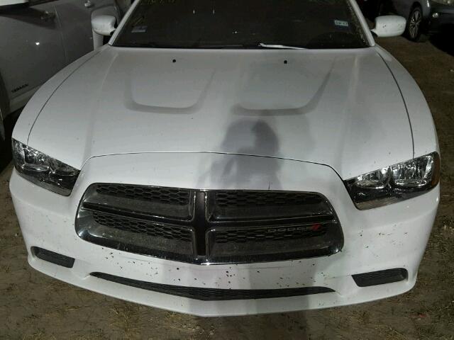 2C3CDXBG3EH338357 - 2014 DODGE CHARGER SE WHITE photo 7