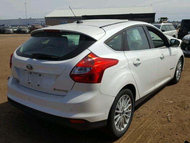 1FADP3R40EL355170 - 2014 FORD FOCUS WHITE photo 4