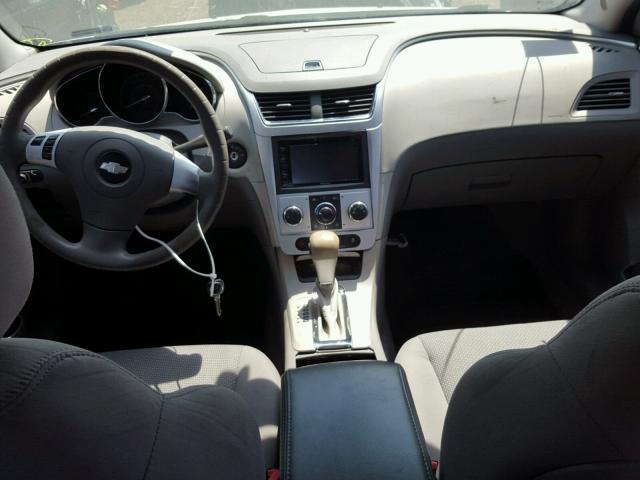 1G1ZB5E05CF189617 - 2012 CHEVROLET MALIBU LS Gümüş foto 9