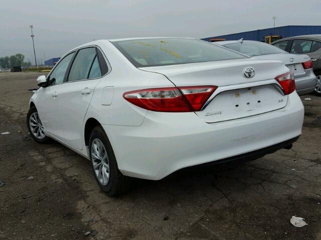 4T1BF1FK5HU426174 - 2017 TOYOTA CAMRY WHITE photo 3