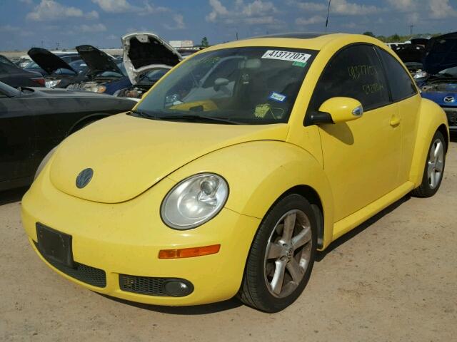 3VWSW31C76M406037 - 2006 VOLKSWAGEN NEW BEETLE YELLOW photo 2