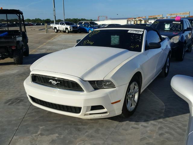 1ZVBP8EM8D5280464 - 2013 FORD MUSTANG WHITE photo 2