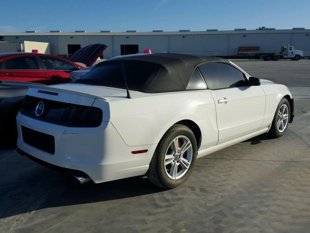 1ZVBP8EM8D5280464 - 2013 FORD MUSTANG WHITE photo 4