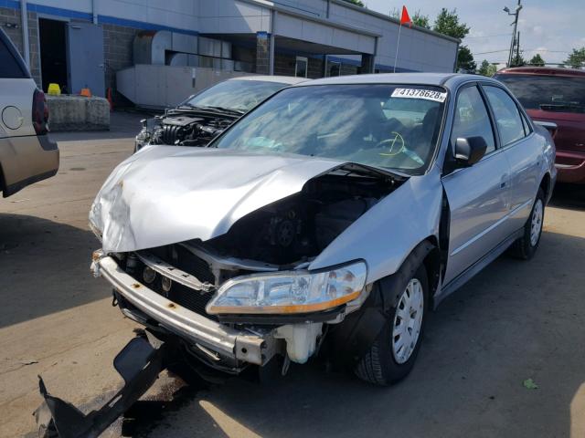 1HGCF86612A090487 - 2002 HONDA ACCORD VAL SILVER photo 2