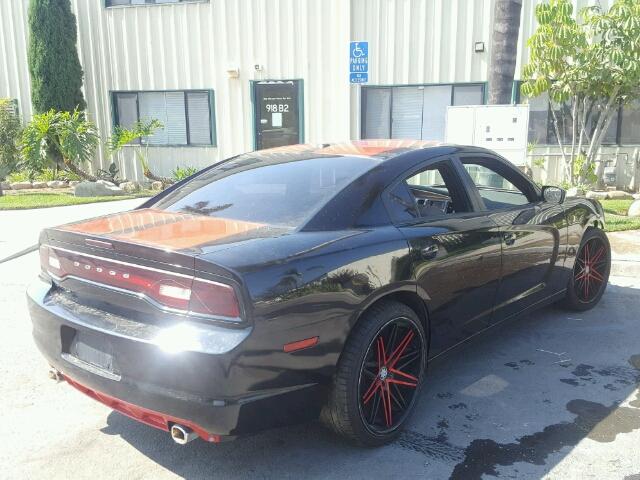 2C3CDXBG6DH682425 - 2013 DODGE CHARGER SE BLACK photo 4