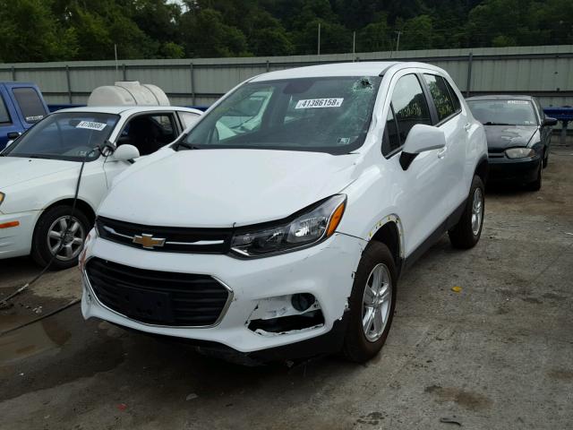 KL7CJNSB6JB509051 - 2018 CHEVROLET TRAX LS WHITE photo 2