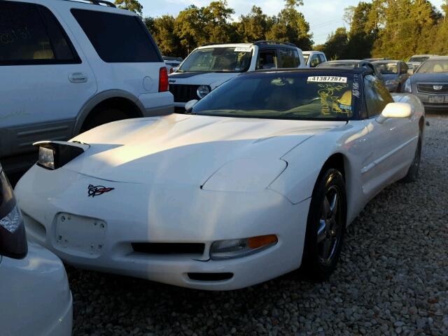 1G1YY32G715109835 - 2001 CHEVROLET CORVETTE WHITE photo 2