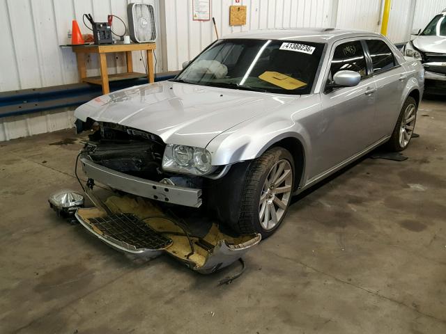 2C3LA73W96H370536 - 2006 CHRYSLER 300C SRT-8 SILVER photo 2