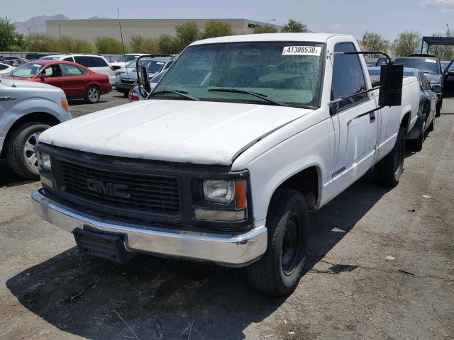 1GTGC24R2WE521288 - 1998 GMC SIERRA C25 WHITE photo 2