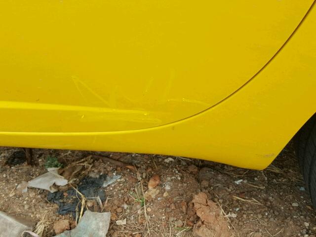 1G8MC35B98Y134050 - 2008 SATURN SKY YELLOW photo 9