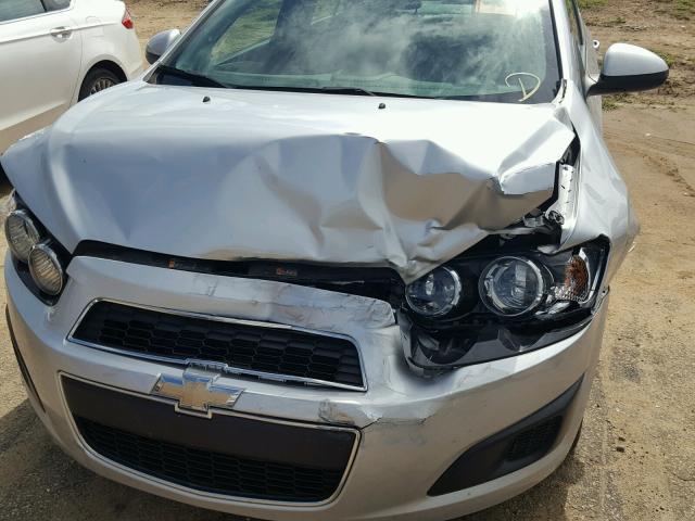 1G1JA5SHXG4131580 - 2016 CHEVROLET SONIC LS SILVER photo 9