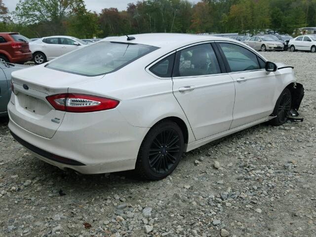 1FA6P0HD5E5394513 - 2014 FORD FUSION SE WHITE photo 4