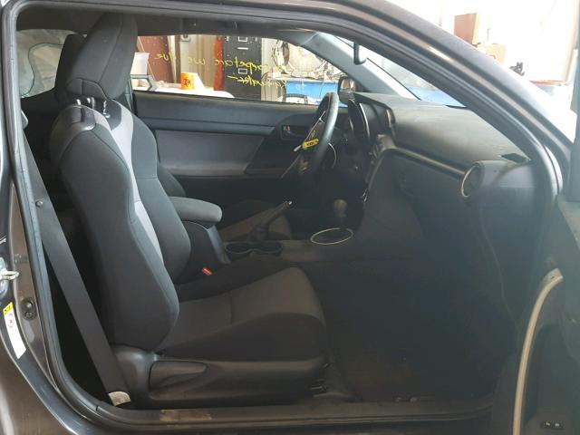 JTKJF5C71FJ010881 - 2015 TOYOTA SCION TC 灰色 照片 5