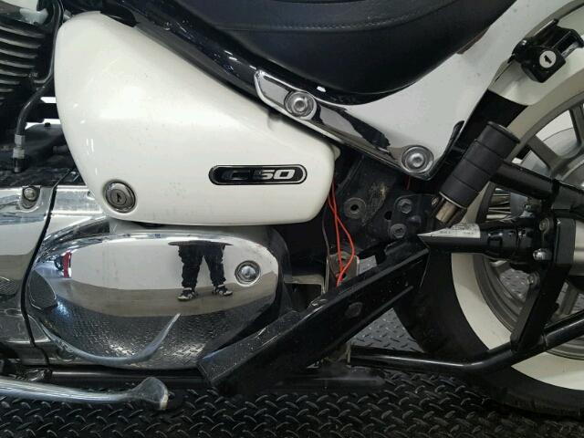 JS1VS55A362115617 - 2006 SUZUKI C50 WHITE photo 14