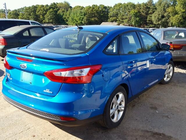 1FAHP3F22CL451710 - 2012 FORD FOCUS SE BLUE photo 4