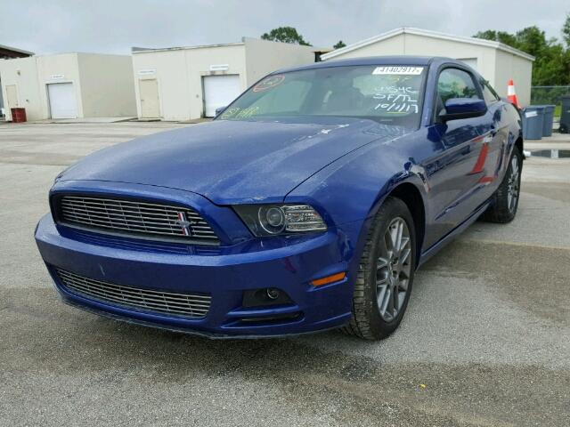 1ZVBP8AM4E5251180 - 2014 FORD MUSTANG BLUE photo 2