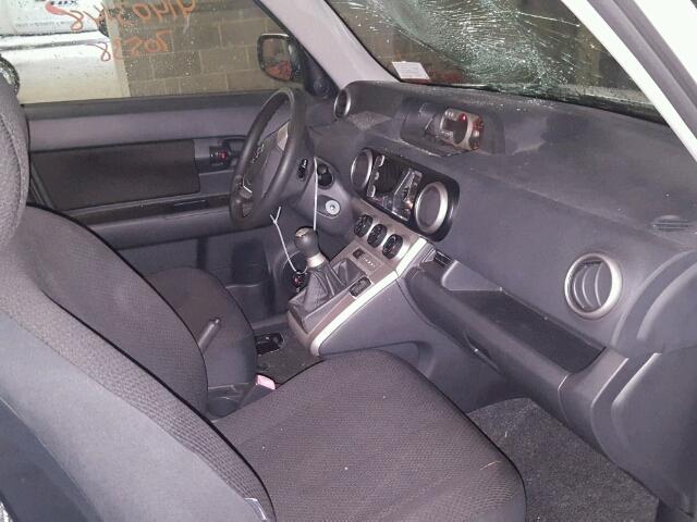 JTLKE50E981060100 - 2008 TOYOTA SCION XB Weiß Foto 5