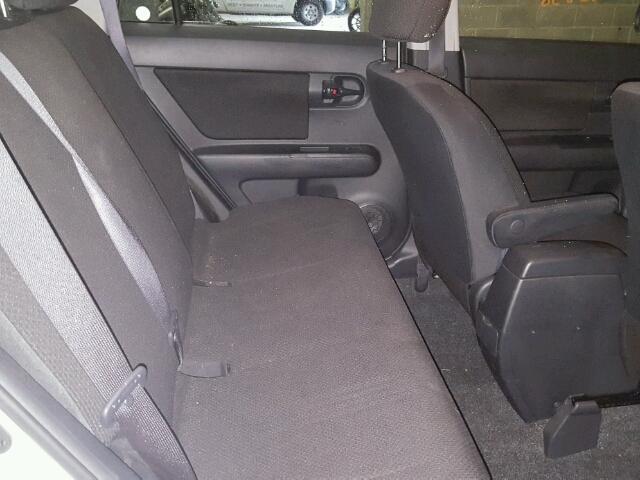 JTLKE50E981060100 - 2008 TOYOTA SCION XB Weiß Foto 6