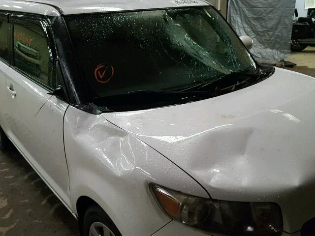 JTLKE50E981060100 - 2008 TOYOTA SCION XB Weiß Foto 9