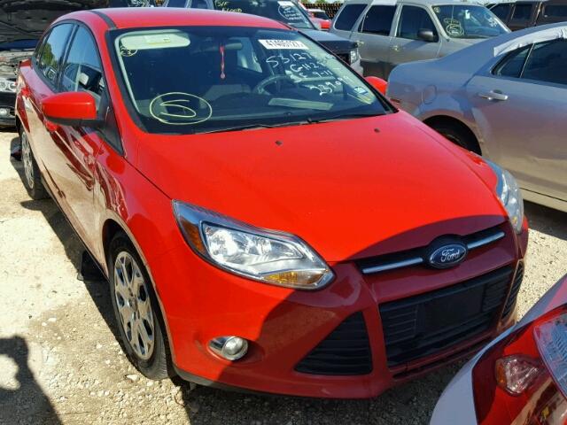 1FAHP3F28CL239099 - 2012 FORD FOCUS RED photo 1