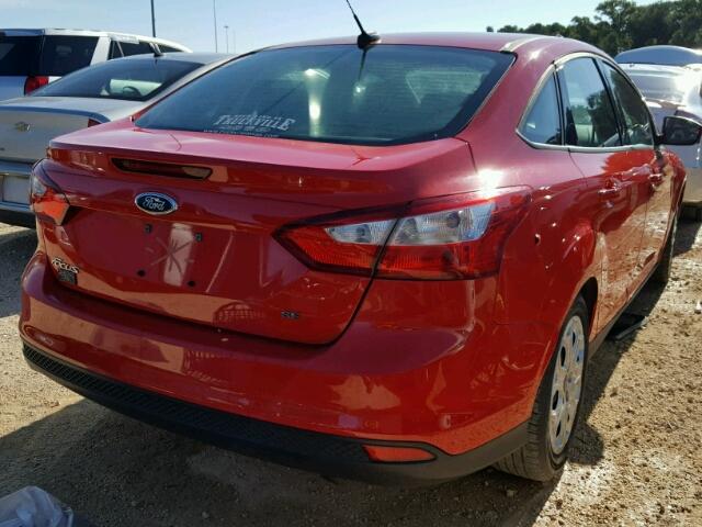 1FAHP3F28CL239099 - 2012 FORD FOCUS RED photo 4