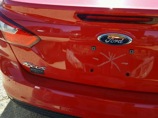 1FAHP3F28CL239099 - 2012 FORD FOCUS RED photo 9