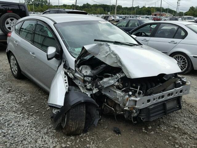 1FAHP3K27CL326871 - 2012 FORD FOCUS SE SILVER photo 1