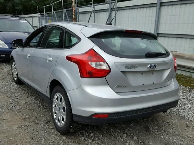 1FAHP3K27CL326871 - 2012 FORD FOCUS SE SILVER photo 3