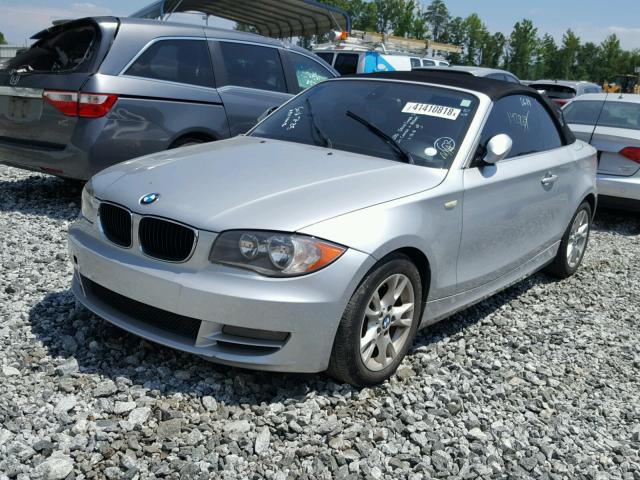 WBAUN13589VH81088 - 2009 BMW 128 I SILVER photo 2