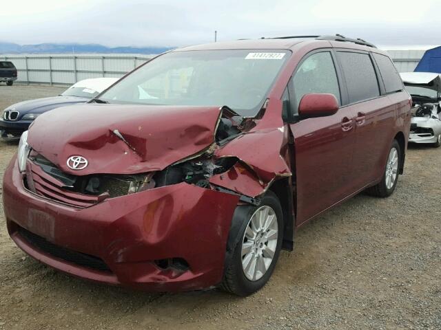 5TDJK3DC5FS110830 - 2015 TOYOTA SIENNA MAROON photo 2