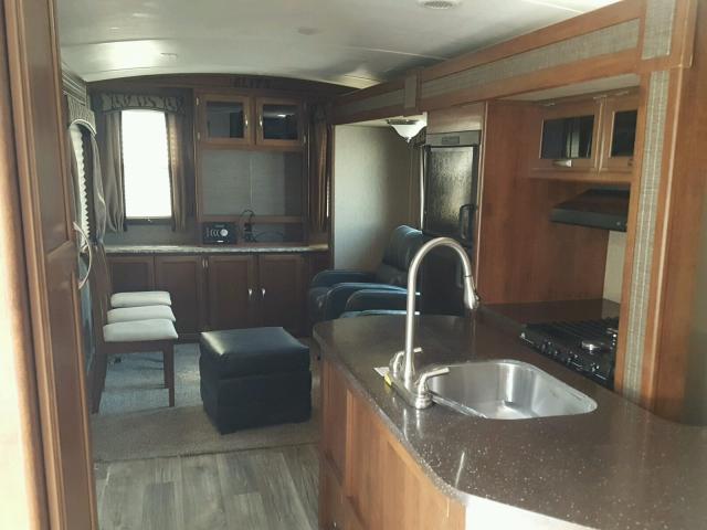 4YDT31R27HT414933 - 2017 KEYSTONE PASSPORT TWO TONE photo 5