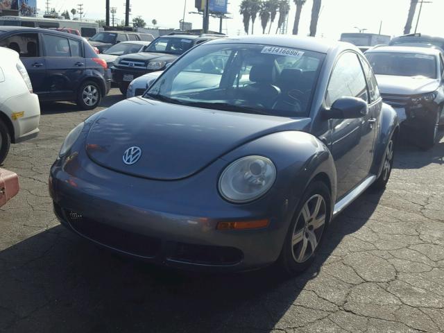 3VWPG31C36M401940 - 2006 VOLKSWAGEN NEW BEETLE 灰色 照片 2