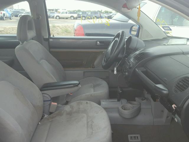 3VWCK21C82M418203 - 2002 VOLKSWAGEN NEW BEETLE GRAY photo 5