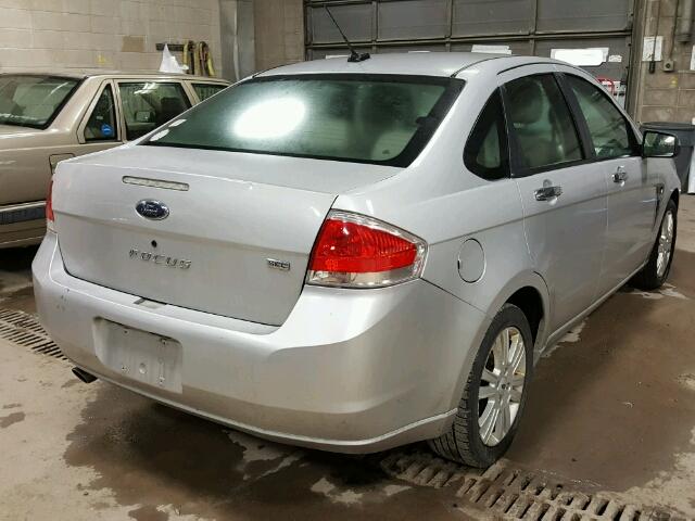 1FAHP37N09W232647 - 2009 FORD FOCUS SILVER photo 4