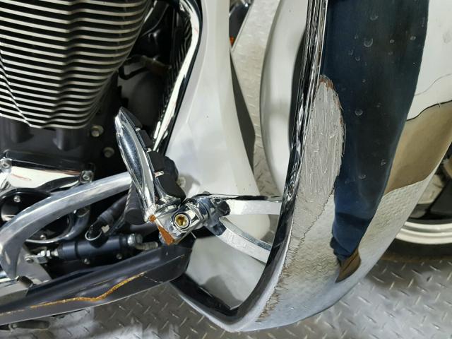 5VPYW36N0G3049022 - 2016 VICTORY MOTORCYCLES MAGNUM WHITE photo 13