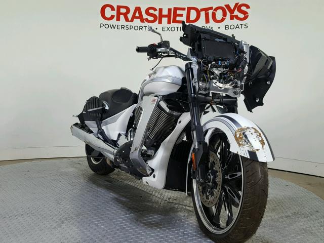 5VPYW36N0G3049022 - 2016 VICTORY MOTORCYCLES MAGNUM WHITE photo 2