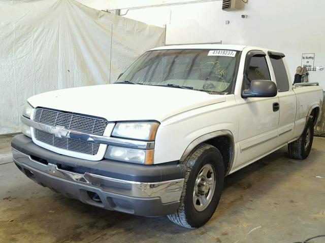 2GCEC19TX31229343 - 2003 CHEVROLET SILVERADO WHITE photo 2