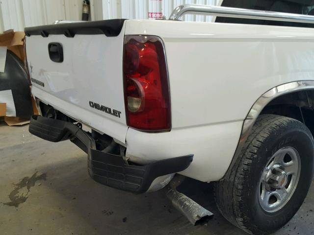 2GCEC19TX31229343 - 2003 CHEVROLET SILVERADO WHITE photo 9