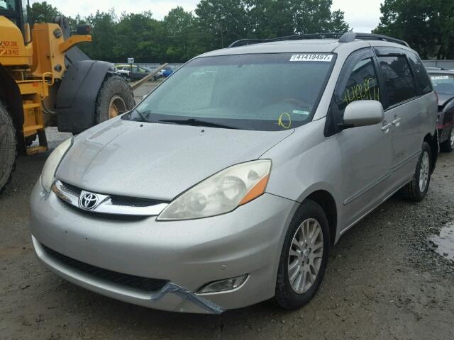 5TDBK22C07S006748 - 2007 TOYOTA SIENNA XLE SILVER photo 2