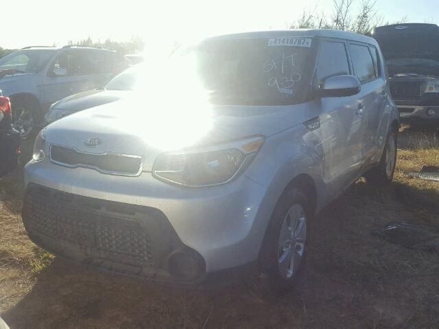 KNDJN2A22F7817391 - 2015 KIA SOUL SILVER photo 2