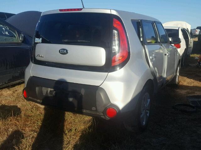 KNDJN2A22F7817391 - 2015 KIA SOUL SILVER photo 4