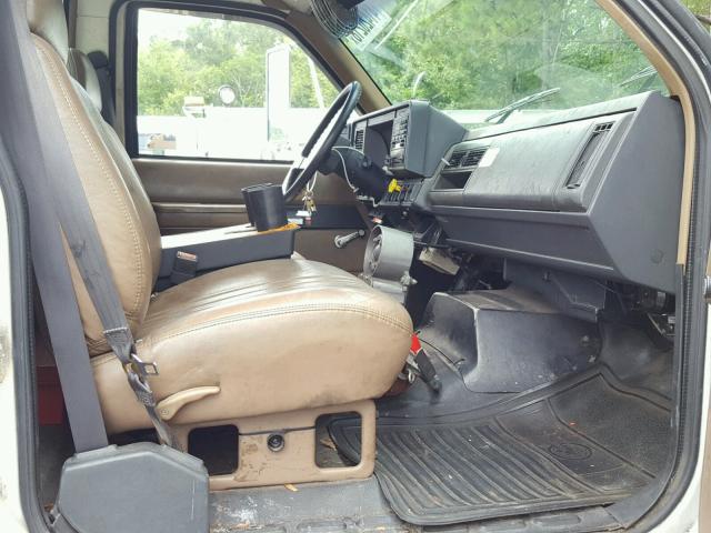 1GBM7H1J3VJ110310 - 1997 CHEVROLET C-SERIES C WHITE photo 5