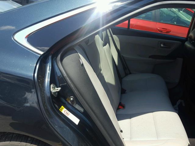 4T1BF1FK8GU246413 - 2016 TOYOTA CAMRY LE BLUE photo 6