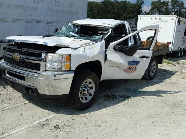 1GB3CZCG9BF175238 - 2011 CHEVROLET SILVERADO WHITE photo 2