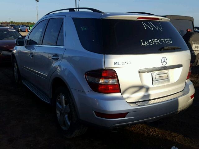 4JGBB5GBXAA611975 - 2010 MERCEDES-BENZ ML 350 SILVER photo 3