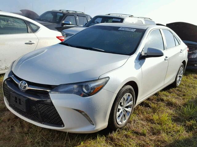 4T1BF1FK9GU544016 - 2016 TOYOTA CAMRY WHITE photo 2