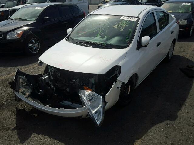 3N1CN7AP3HL871575 - 2017 NISSAN VERSA S WHITE photo 2