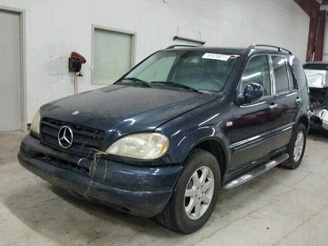 4JGAB72E31A222992 - 2001 MERCEDES-BENZ ML 430 BLUE photo 2